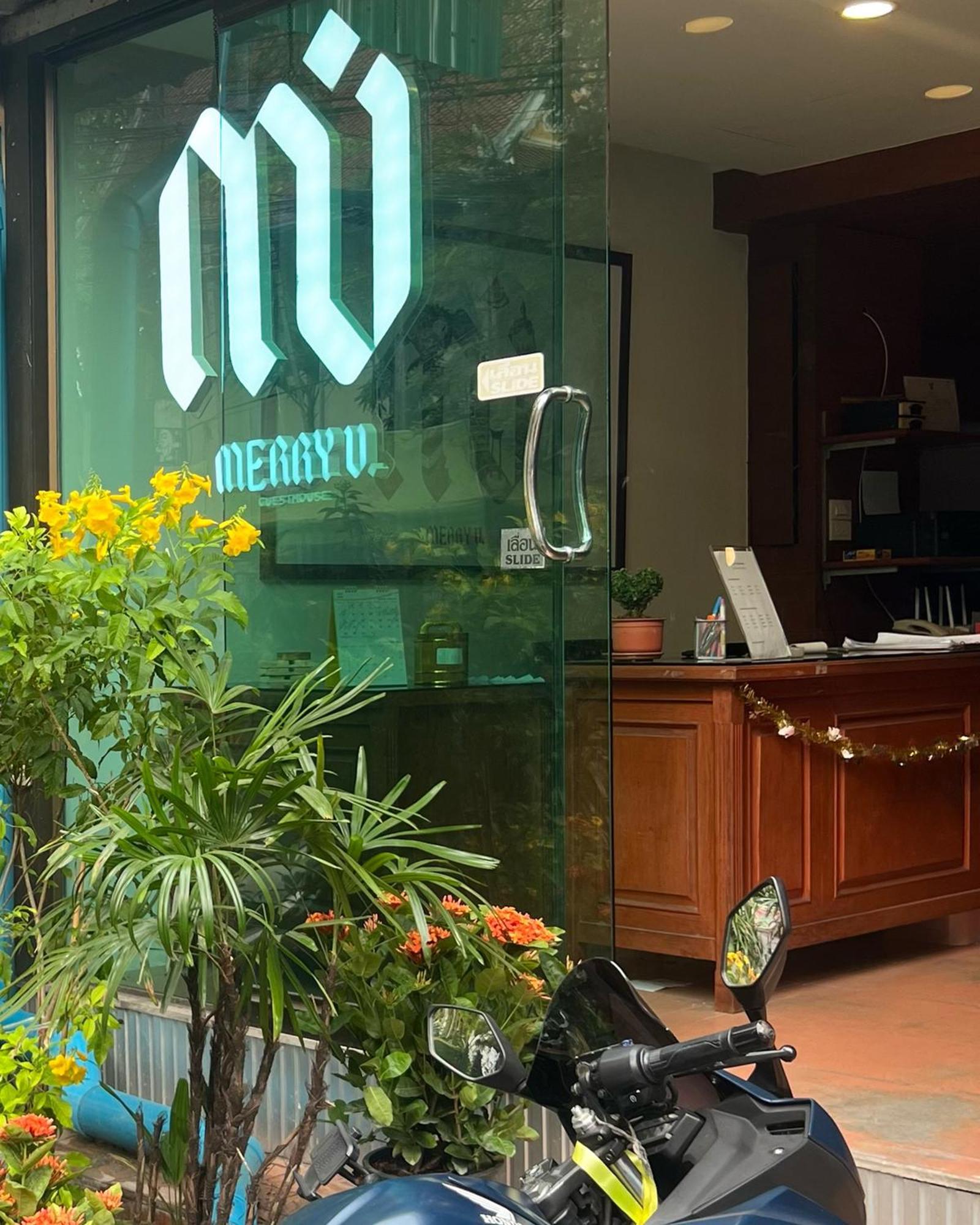 Merry V Guesthouse Bangkok Exterior photo